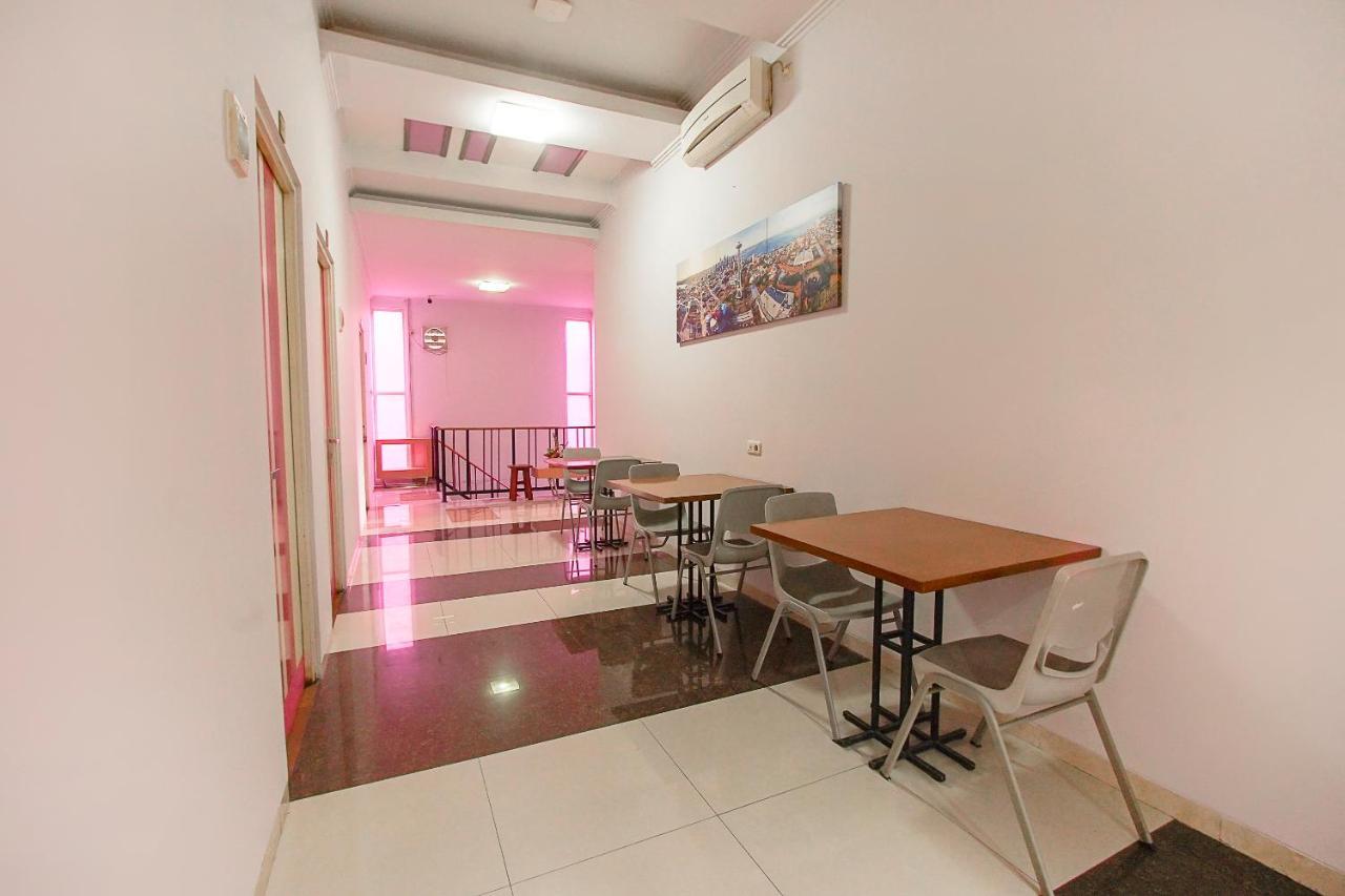 Urbanview Hotel Fiffa Kauman Malang Exterior photo
