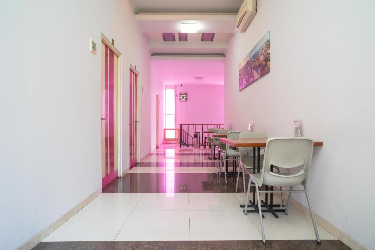 Urbanview Hotel Fiffa Kauman Malang Exterior photo