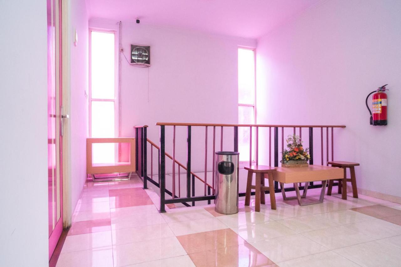 Urbanview Hotel Fiffa Kauman Malang Exterior photo